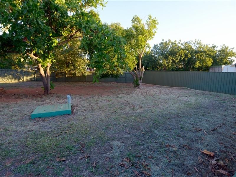 11 Murchison Crescent, Dampier WA 6713