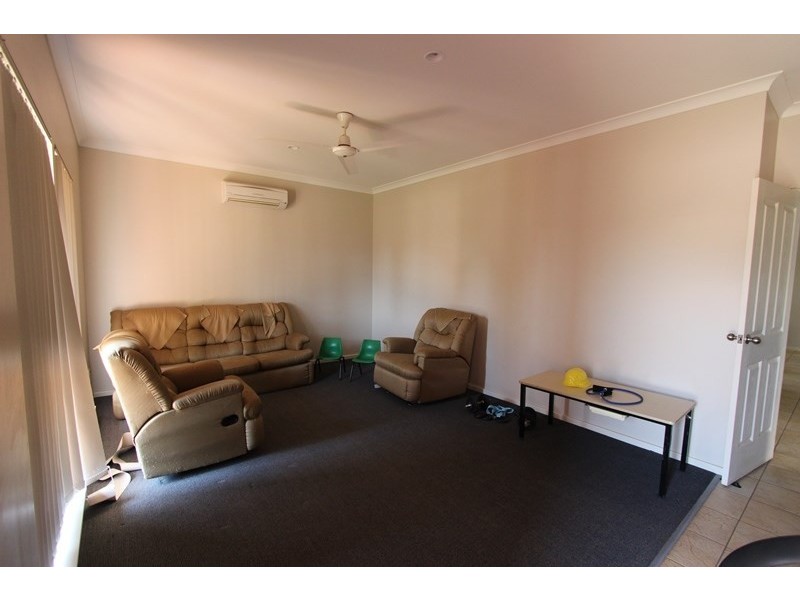 10 Delmere Way, Baynton WA 6714