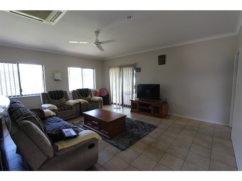 10 Delmere Way, Baynton WA 6714