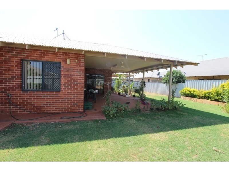 10 Delmere Way, Baynton WA 6714