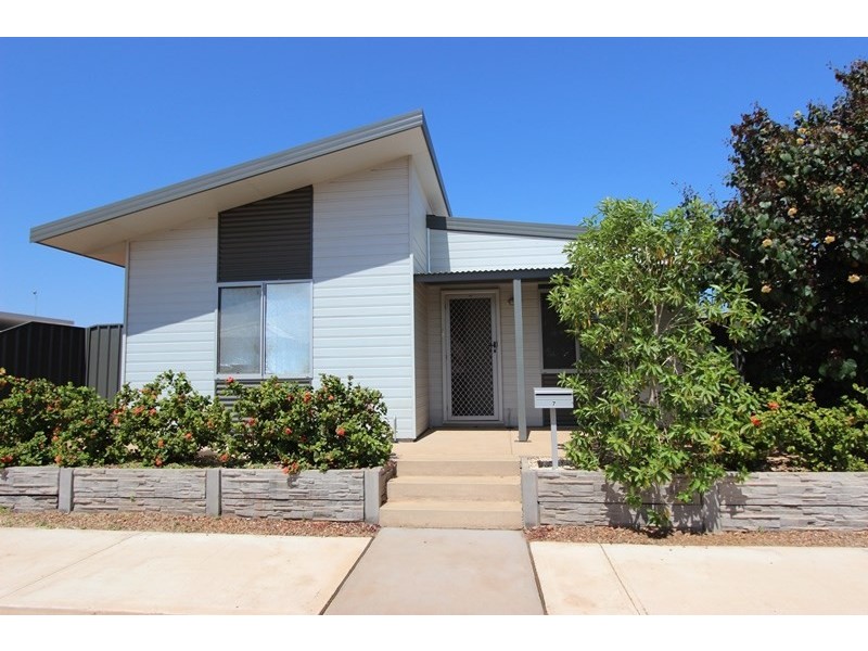 7 Bettong Bend, Baynton WA 6714