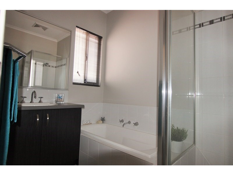 7 Bettong Bend, Baynton WA 6714