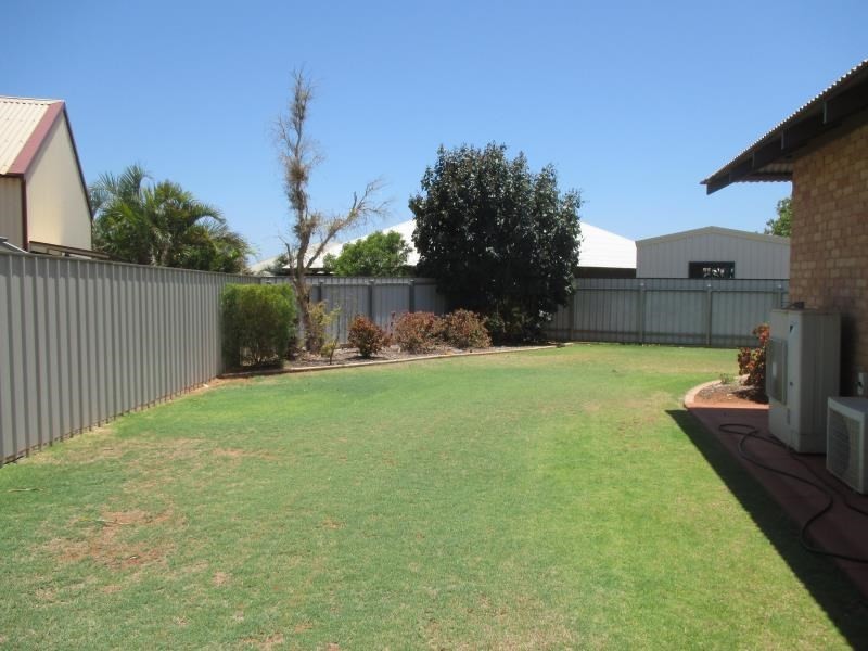 4 Lilly Parade, Baynton WA 6714