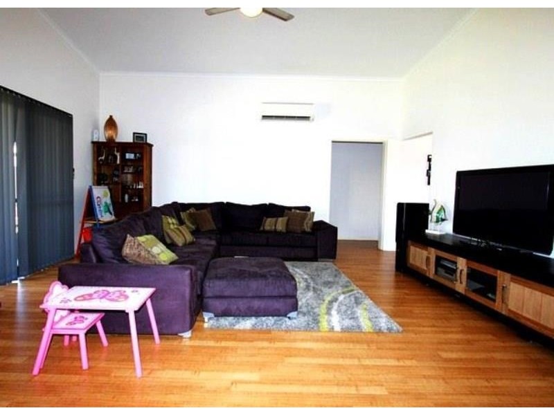 8 Bardurra Street, Baynton WA 6714