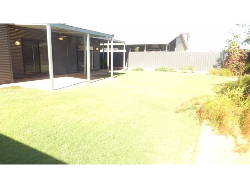 8 Bardurra Street, Baynton WA 6714