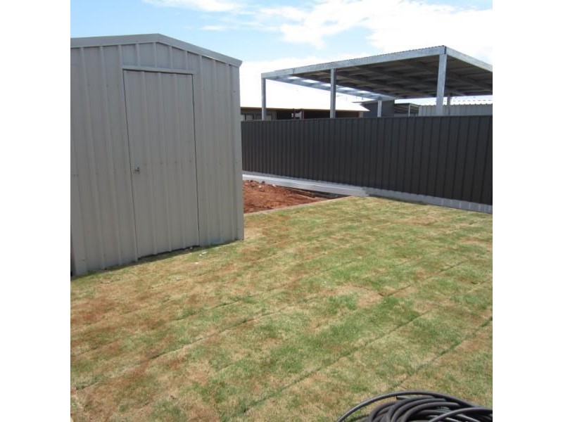 15 Bettong Bend, Baynton WA 6714