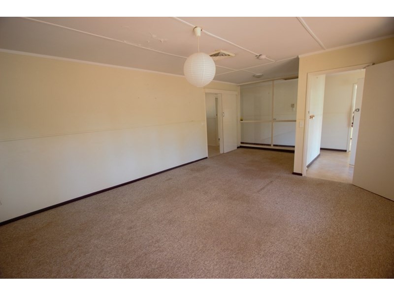 8 Hardey Crescent, Dampier WA 6713