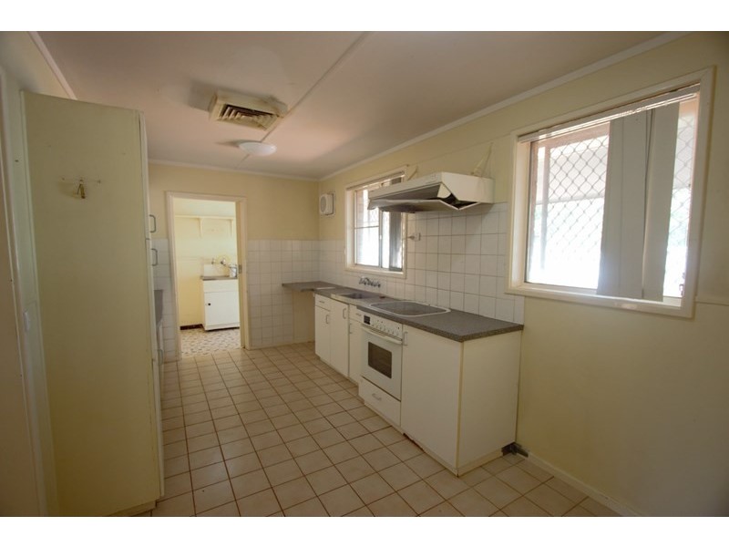 8 Hardey Crescent, Dampier WA 6713