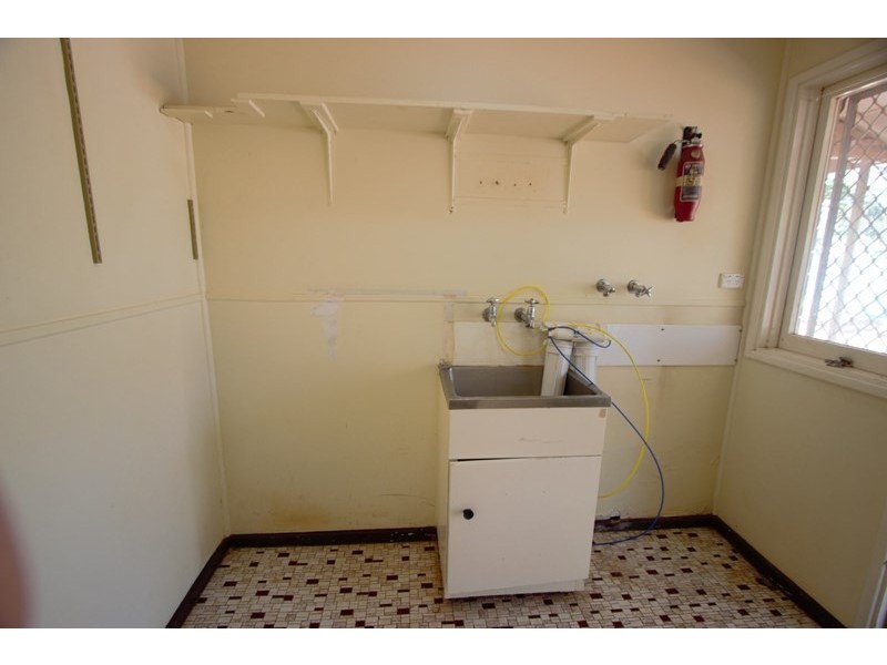 8 Hardey Crescent, Dampier WA 6713