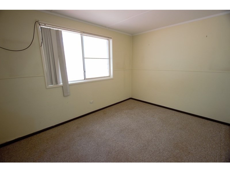 8 Hardey Crescent, Dampier WA 6713