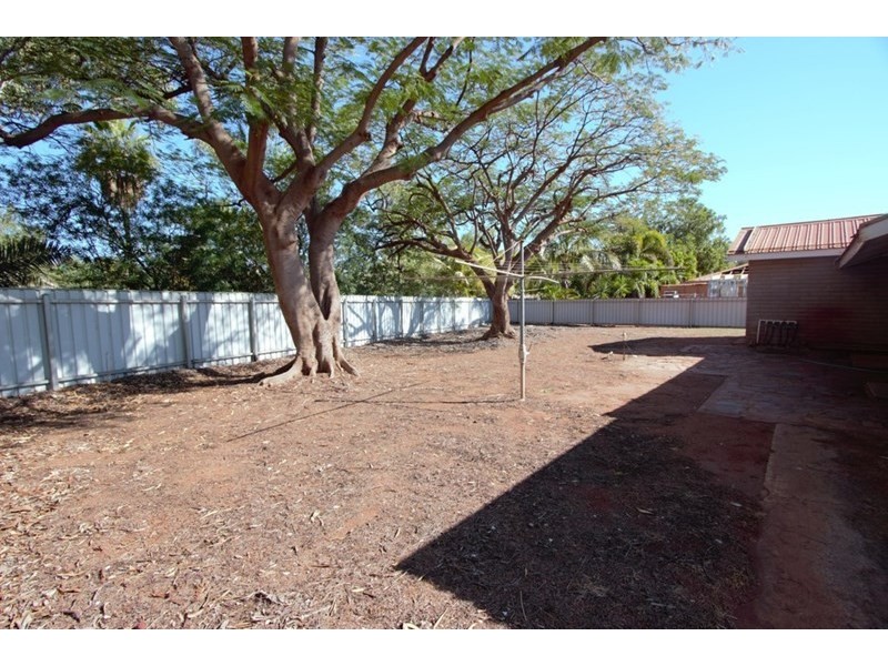 8 Hardey Crescent, Dampier WA 6713