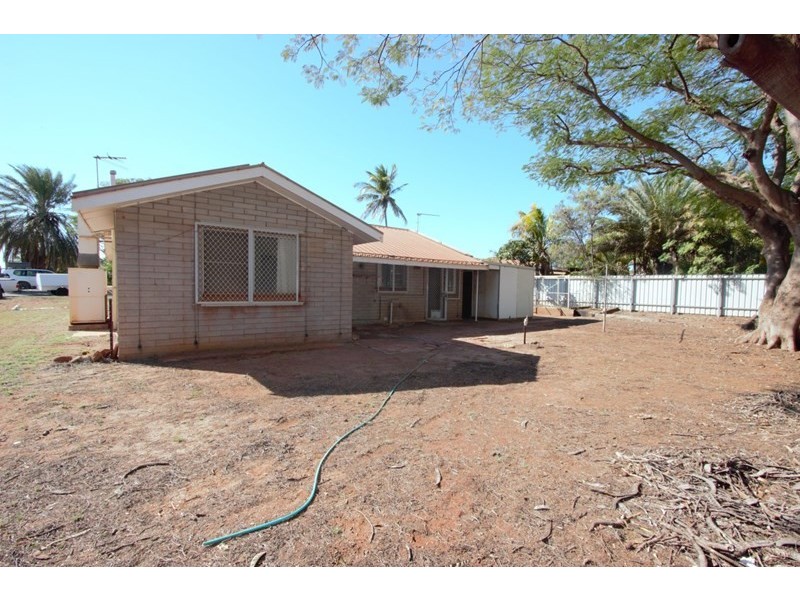 8 Hardey Crescent, Dampier WA 6713