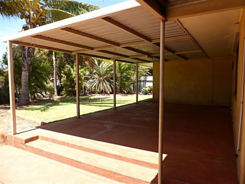 7 Giles Crescent, Dampier WA 6713