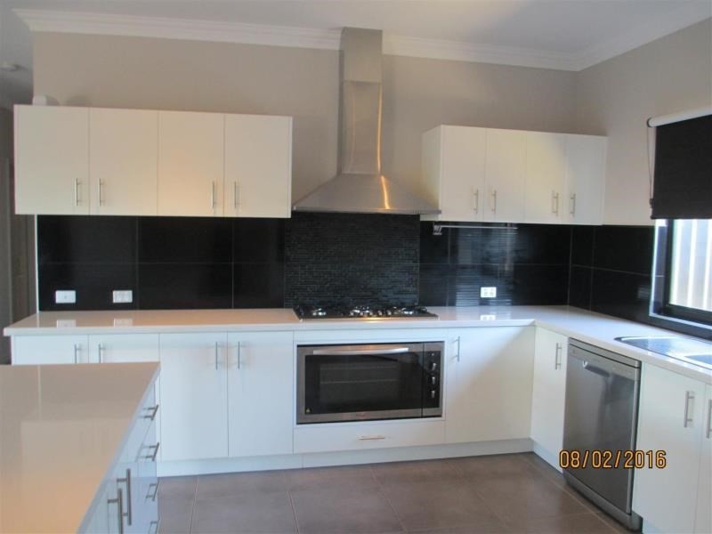 27 Tharnda Road, Baynton WA 6714