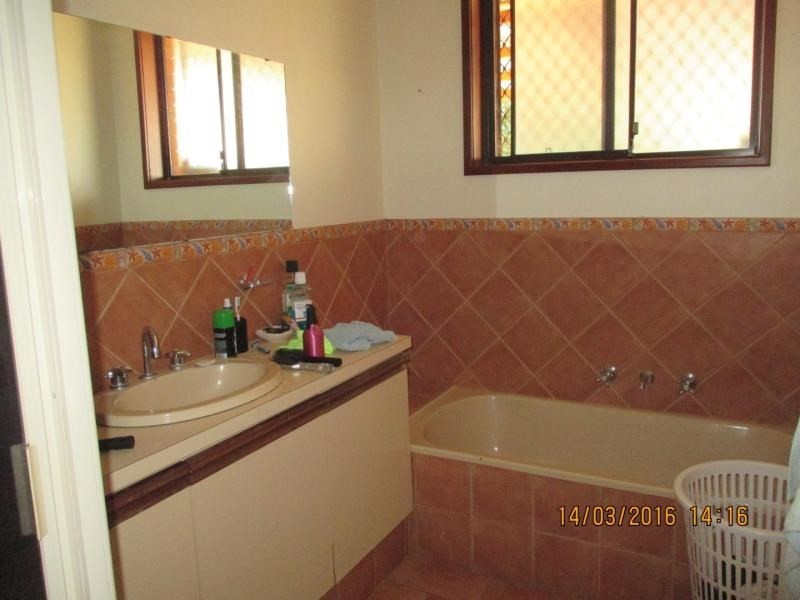 1 White Court, Baynton WA 6714