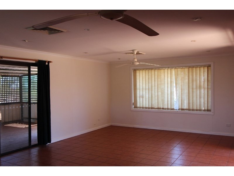 19 Elliott Crescent, Dampier WA 6713