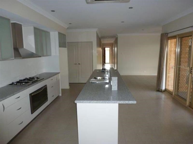 10 Yirrawari Street, Baynton WA 6714