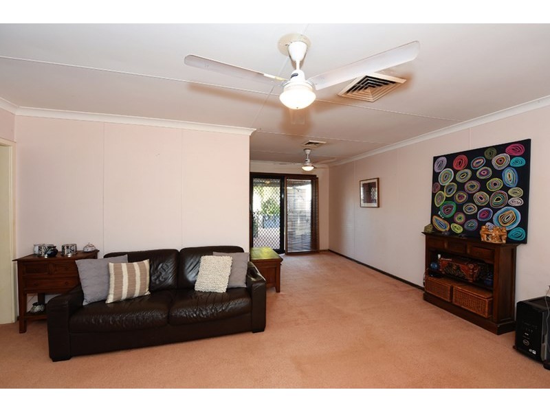 8 Hannan Crescent, Dampier WA 6713