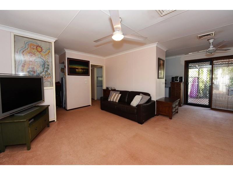 8 Hannan Crescent, Dampier WA 6713