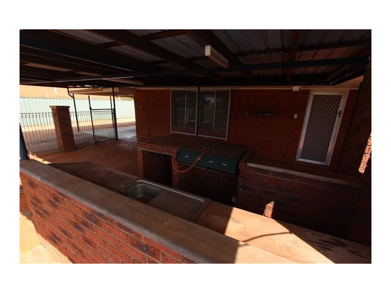 15 Gascoyne Crescent, Dampier WA 6713