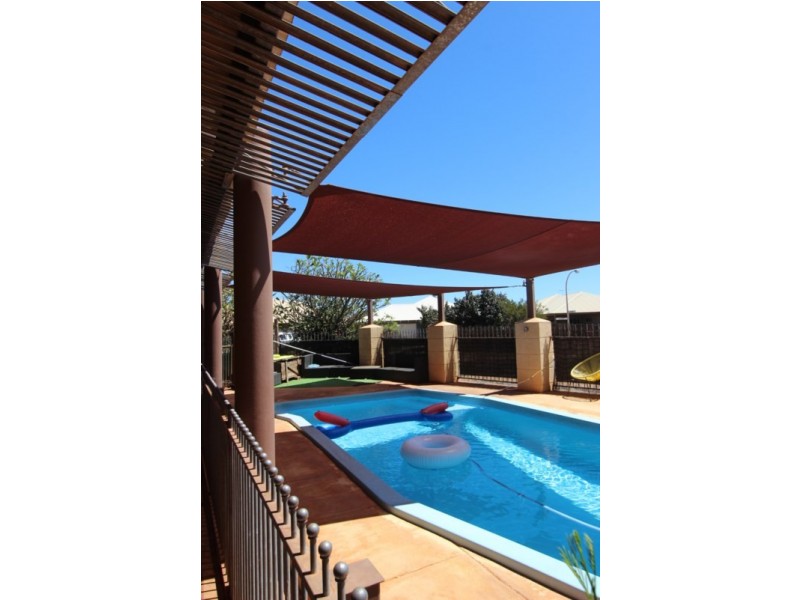 8 Baynton Drive, Baynton WA 6714