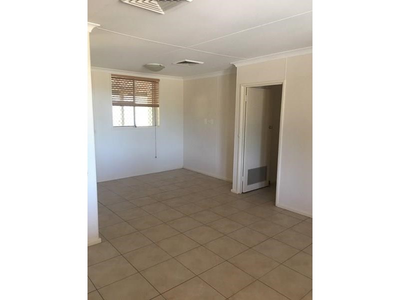 8 Lockyer Crescent, Dampier WA 6713