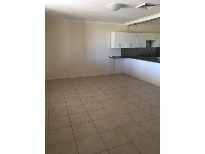 8 Lockyer Crescent, Dampier WA 6713