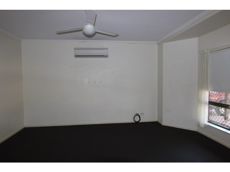 8 Britt Place, Baynton WA 6714