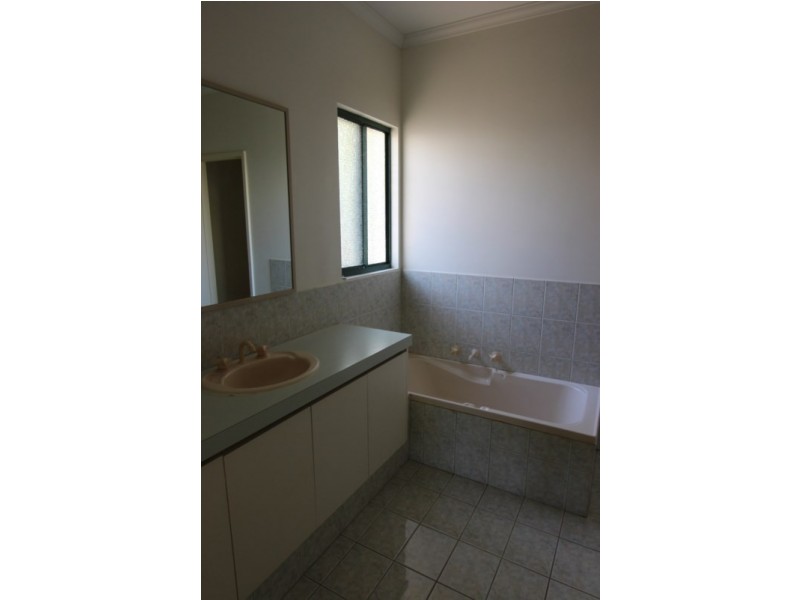 8 Britt Place, Baynton WA 6714