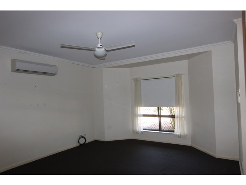 8 Britt Place, Baynton WA 6714