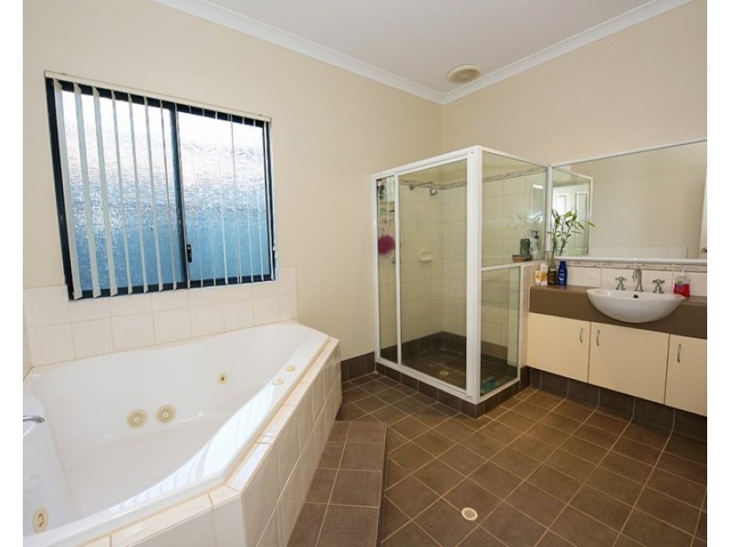 13 Rhonda Road, Baynton WA 6714