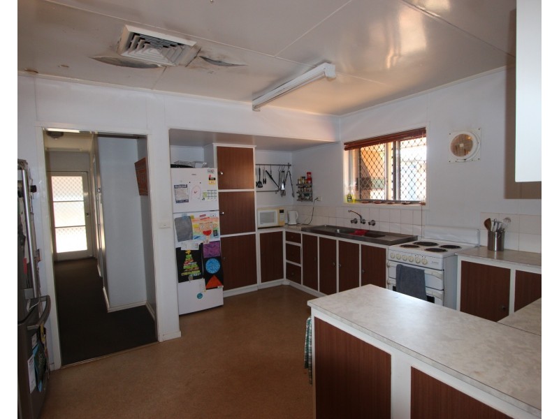 4 Maitland Court, Dampier WA 6713