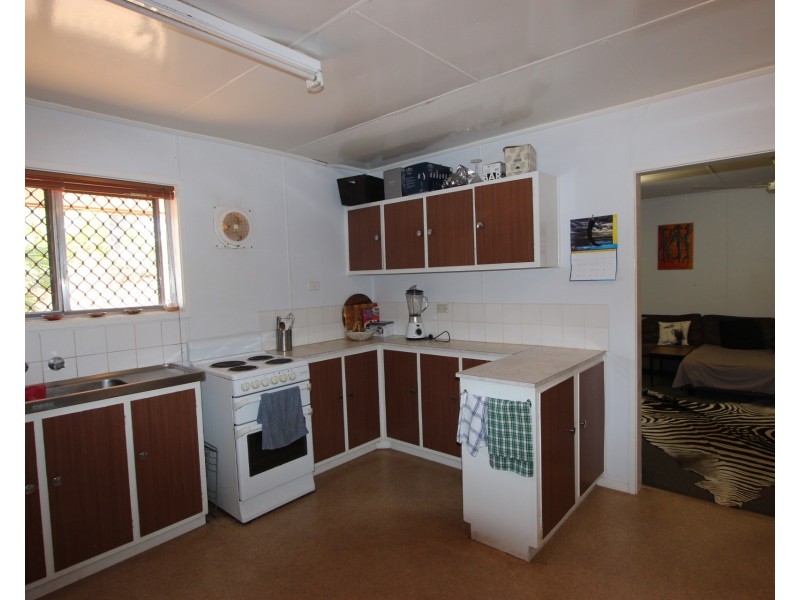 4 Maitland Court, Dampier WA 6713