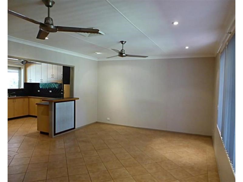 7 Giles Crescent, Dampier WA 6713