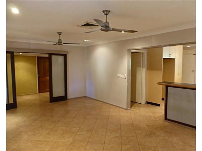 7 Giles Crescent, Dampier WA 6713