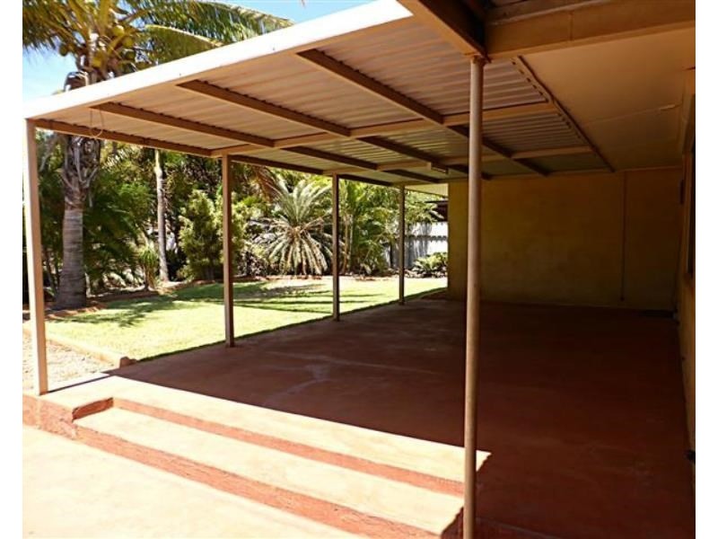 7 Giles Crescent, Dampier WA 6713