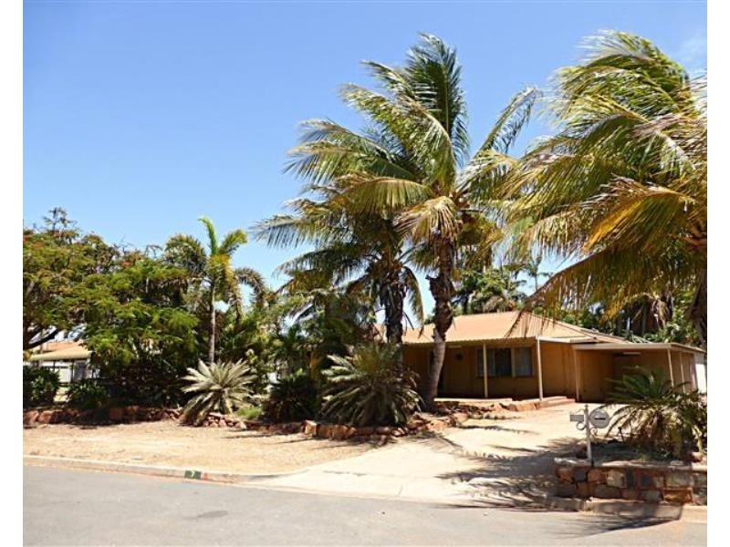 7 Giles Crescent, Dampier WA 6713