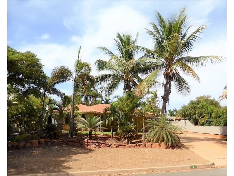 7 Giles Crescent, Dampier WA 6713
