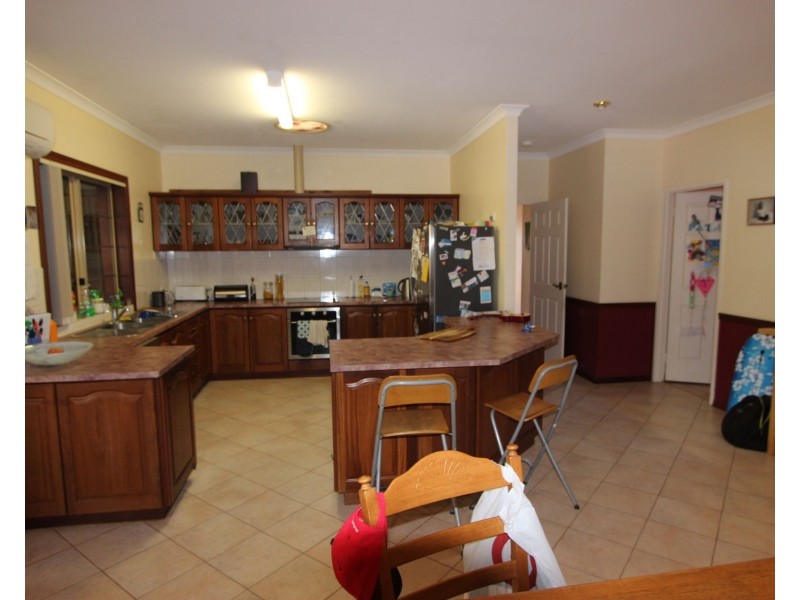 4 Parker Close, Baynton WA 6714