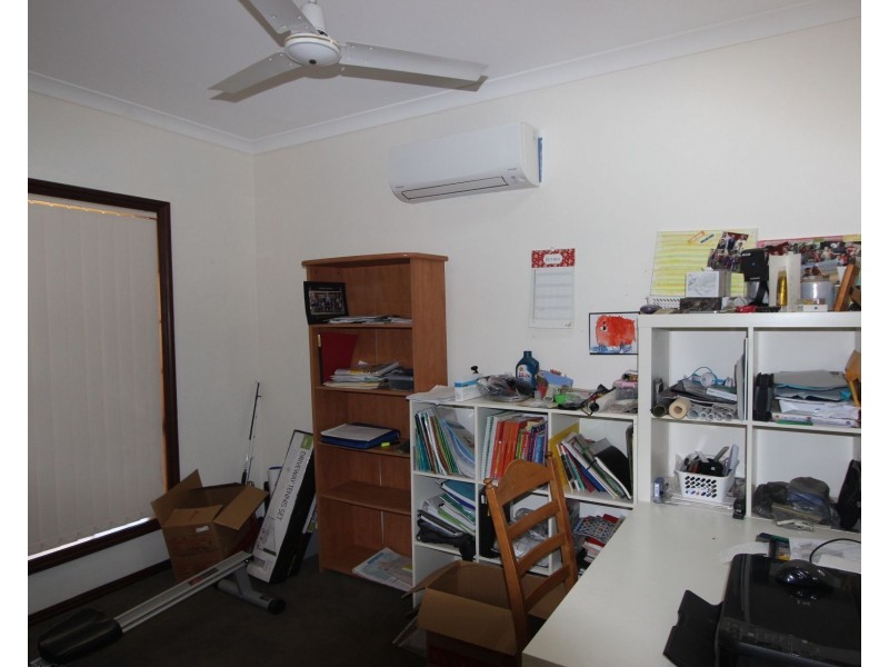 4 Parker Close, Baynton WA 6714