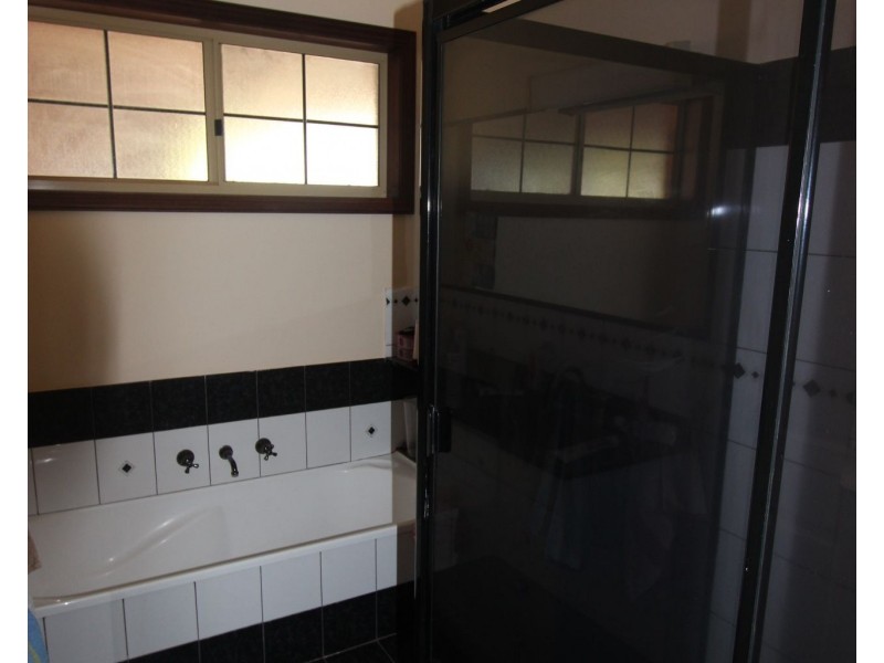 4 Parker Close, Baynton WA 6714