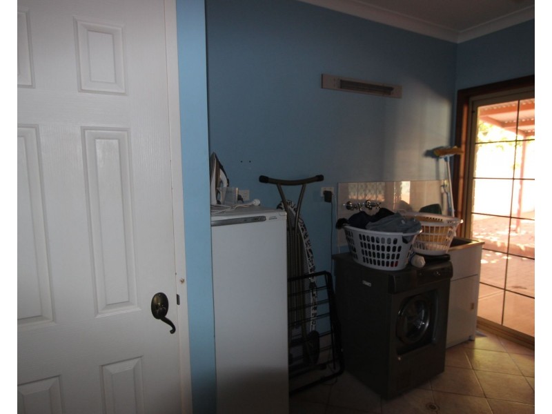 4 Parker Close, Baynton WA 6714