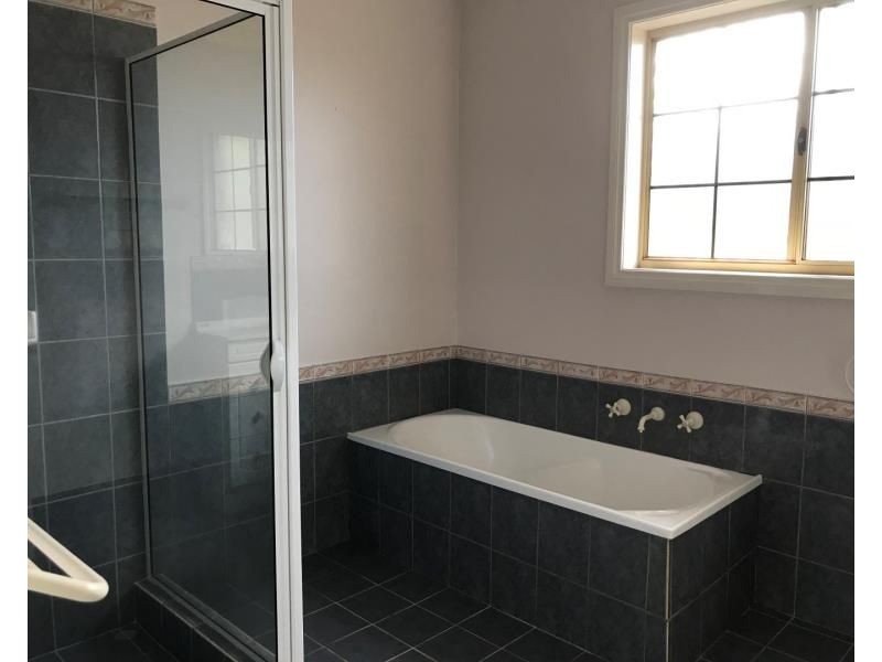 16 WHITE Court, Baynton WA 6714