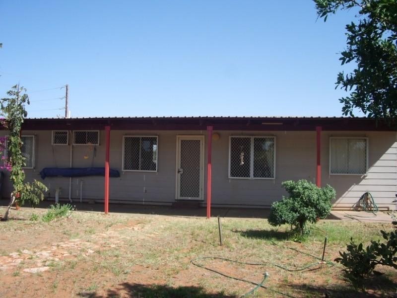 8 Clarke Place, Onslow WA 6710