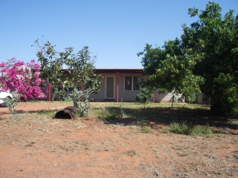 8 Clarke Place, Onslow WA 6710
