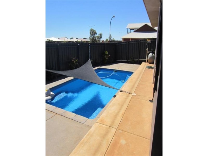 28 Bettong Bend, Baynton WA 6714