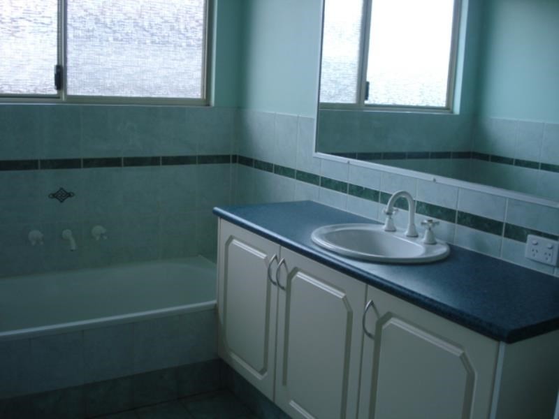 5 Koolinda Parade, Baynton WA 6714