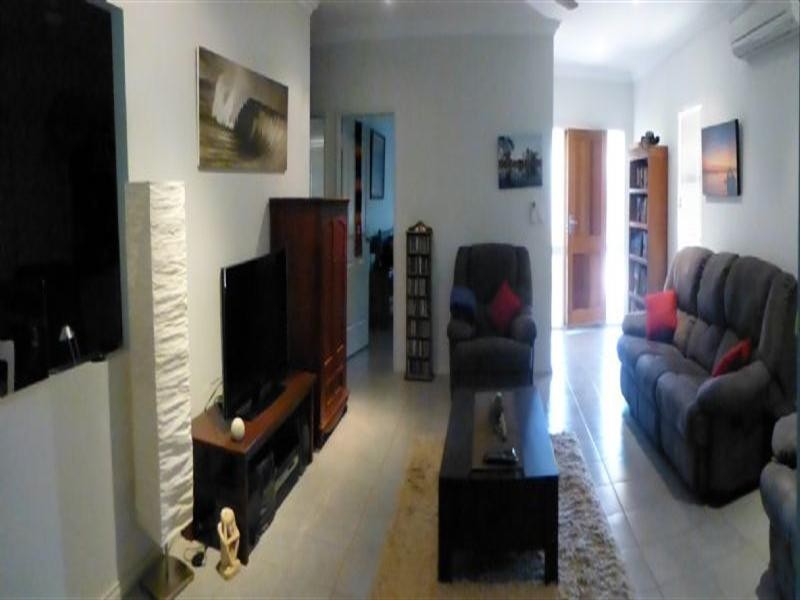 10 Schooner Street, Baynton WA 6714