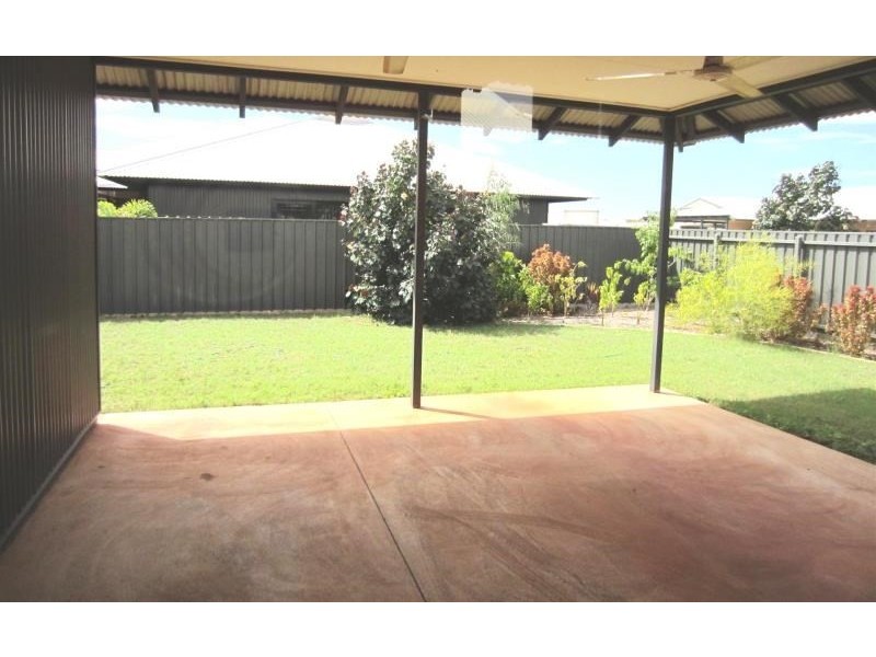 18 Bettong Bend, Baynton WA 6714