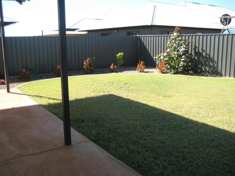 16 BETTONG Bend, Baynton WA 6714